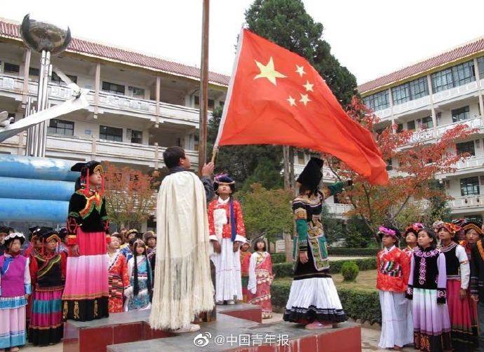 宁蒗县|学校建在县城中心地段学生背着土豆上学的日子一去不复返