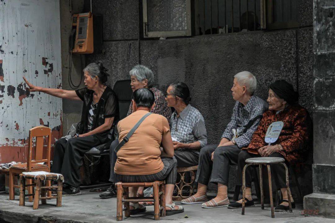再矫情的人都会感慨城市生活的百态.