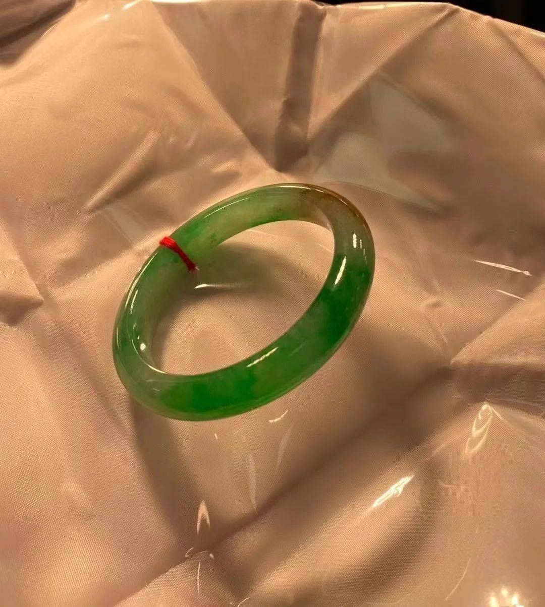 区别|女人戴珠宝和戴黄金首饰有什么区别？