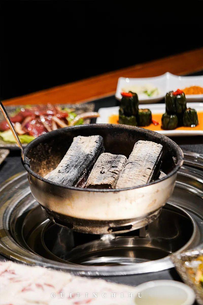 店里|在教室里吃烤肉！6.8折还送肉送饮料！