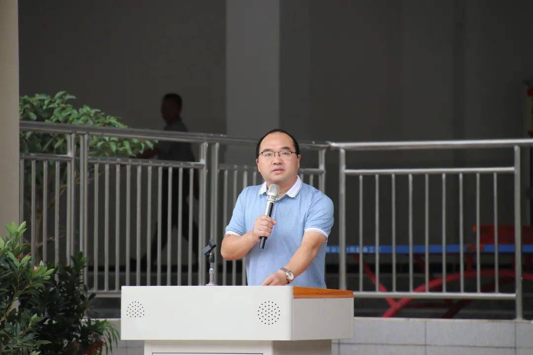 冯克锋校长描绘建南民中发展蓝图 余世华副校长发言 黄学芳副校长