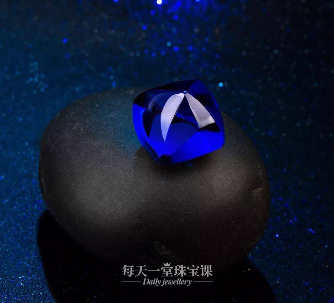 糖塔|素面宝石不值钱?最懂珠宝的女人告诉你，这种珠宝让你富三代！