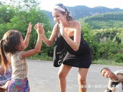搞笑GIF:交到这样的女朋友 注定每天都有惊喜