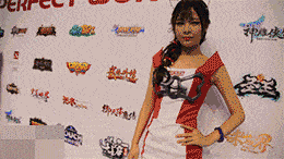 搞笑GIF:交到这样的女朋友 注定每天都有惊喜