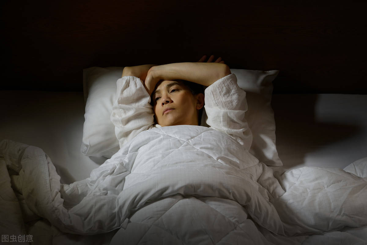 原创睡觉时,半夜三更总是"自然醒"?中医直言小心2种情况,莫忽视