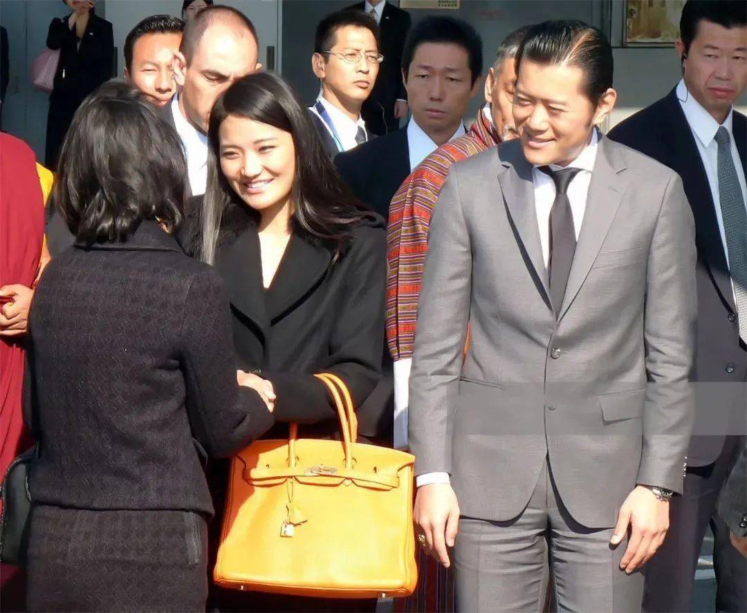 终身|7岁定终身，29岁怀二胎……这个不丹王后有点不一般！