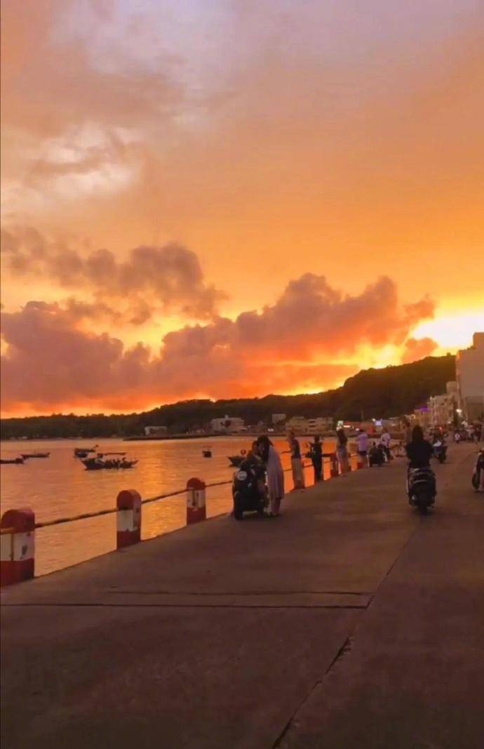 美翻了夕阳遇见彩虹涠洲岛刷爆朋友圈