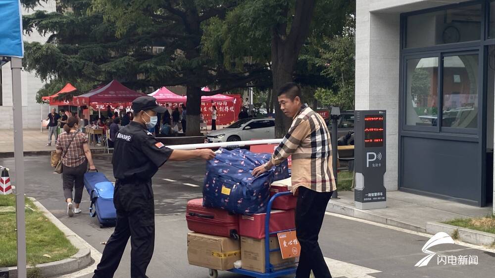 新生|组图丨山东艺术学院新生开学，一大波高颜值的萌新来啦