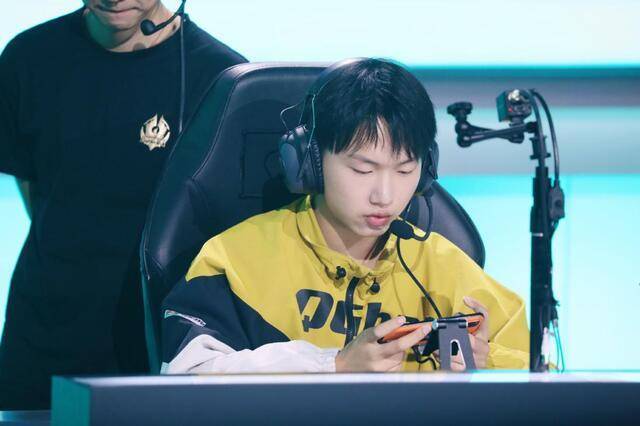 qg飞牛训练赛被二队顶替!继猫神之后飞牛也将沦为替补?
