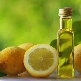 棕色|虞书欣和李圣经双双换上神仙发色，秋冬最显肤白发色你get了吗？