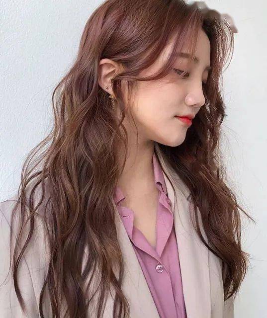 棕色|虞书欣和李圣经双双换上神仙发色，秋冬最显肤白发色你get了吗？