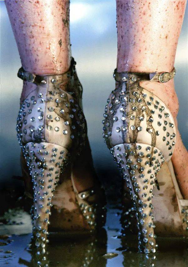 高跟鞋|100张大师镜头下危险迷人的高跟鞋