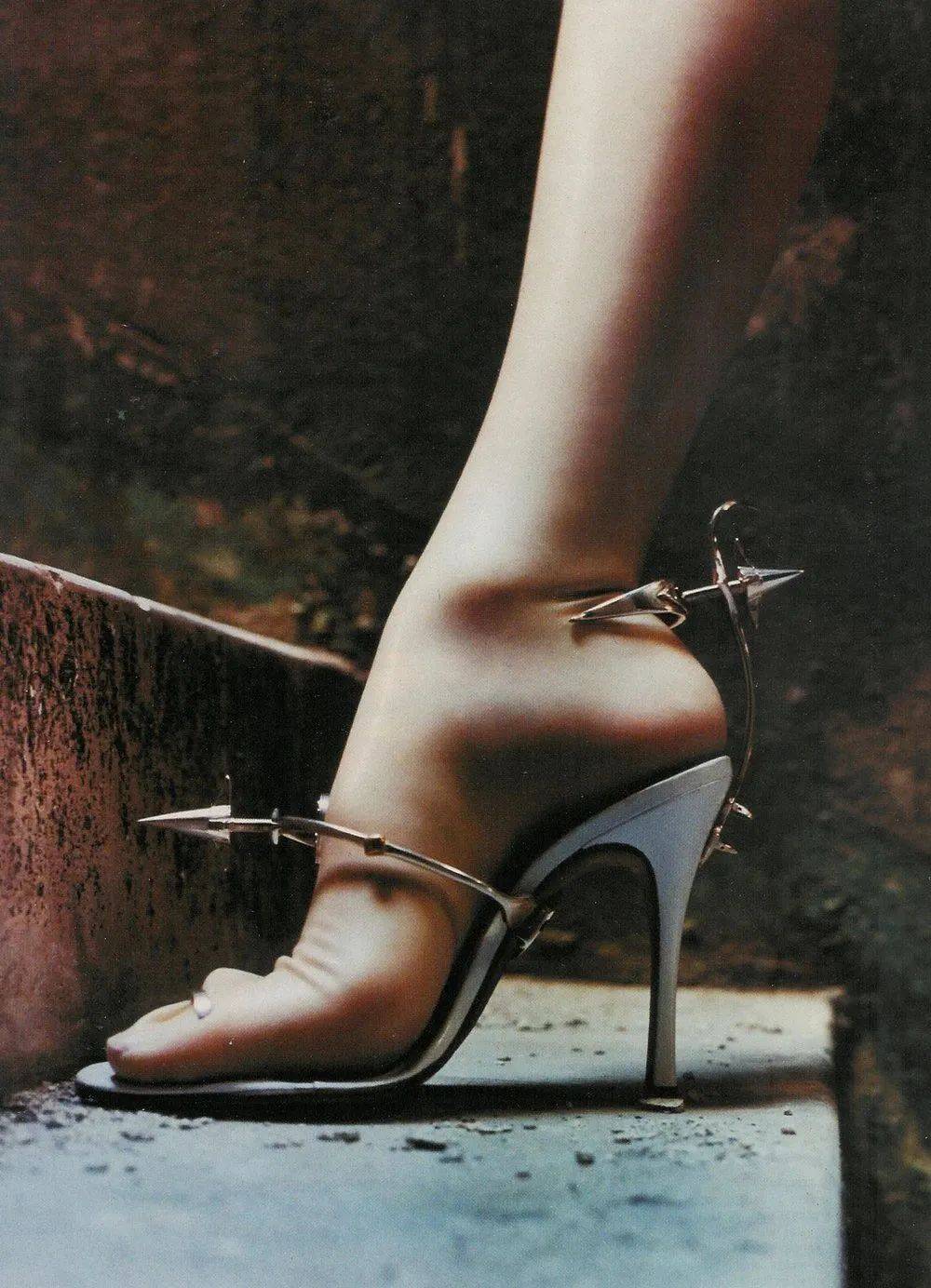 高跟鞋|100张大师镜头下危险迷人的高跟鞋