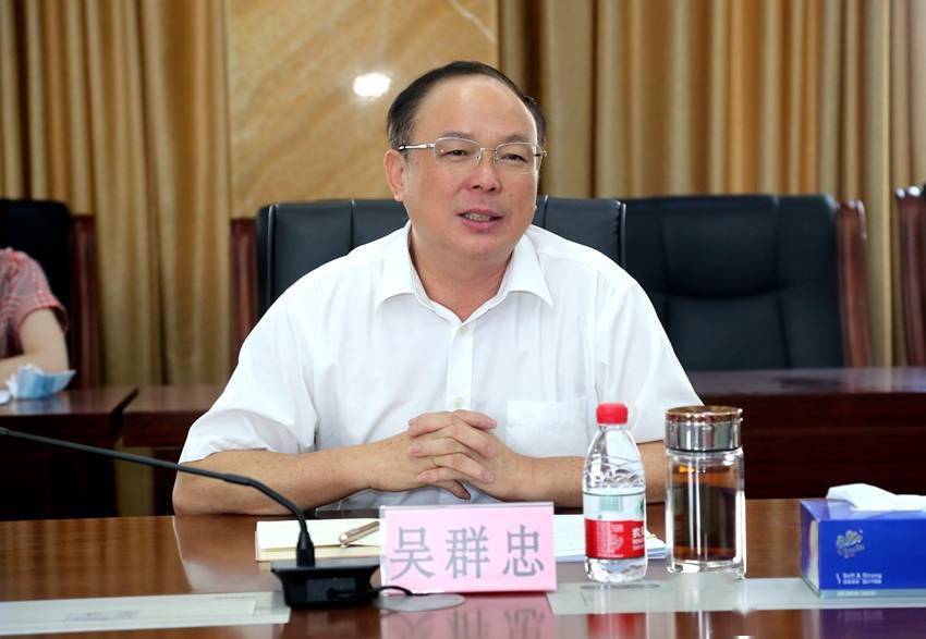 9月16日上午,市住建局局长吴群忠主持召开建筑业企业"暖企"座谈会,率