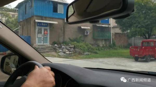 易女士|拉警戒线、装摄像头，桂林一学校内这间被“孤立”的小卖部，什么情况？