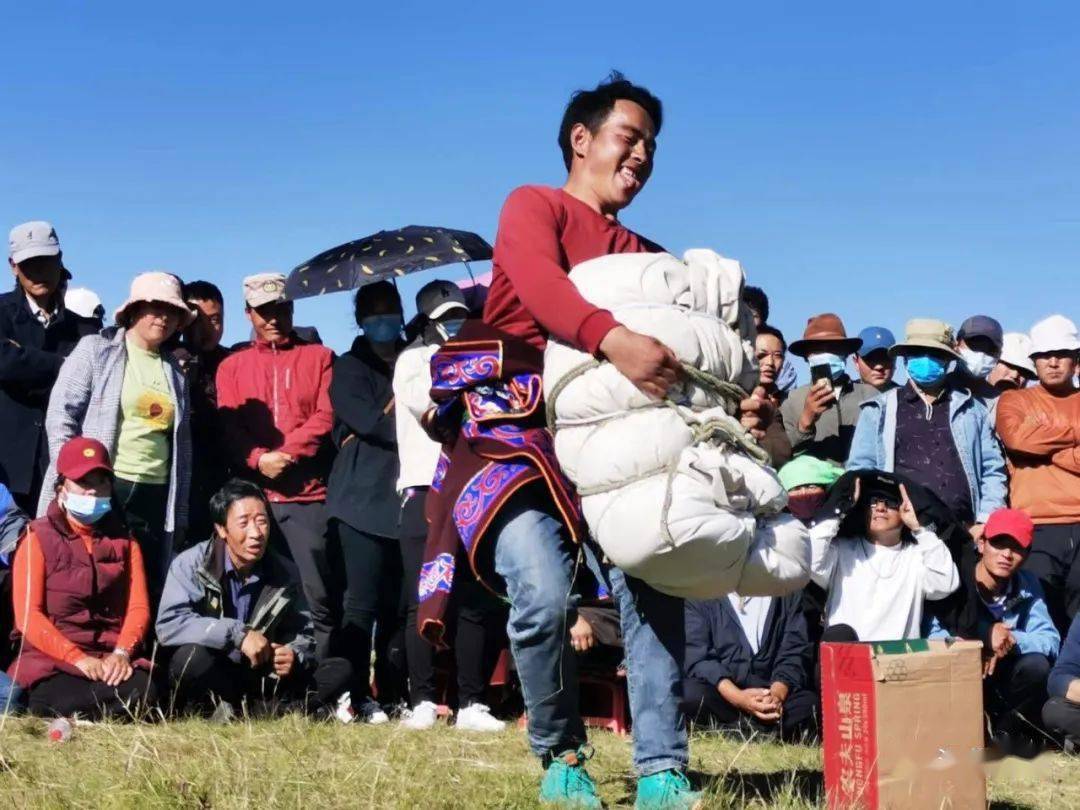 来自青海省老干部射箭队,西宁市城东区民族民间射箭队,海东市乐都区