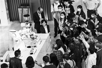 合作|科技办会合作创新 智能交互触手可及