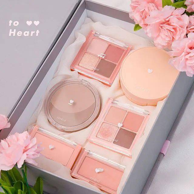 郑瑄茉|BLACKPINK回归造型都是天价？深扒明星化妆师用什么！