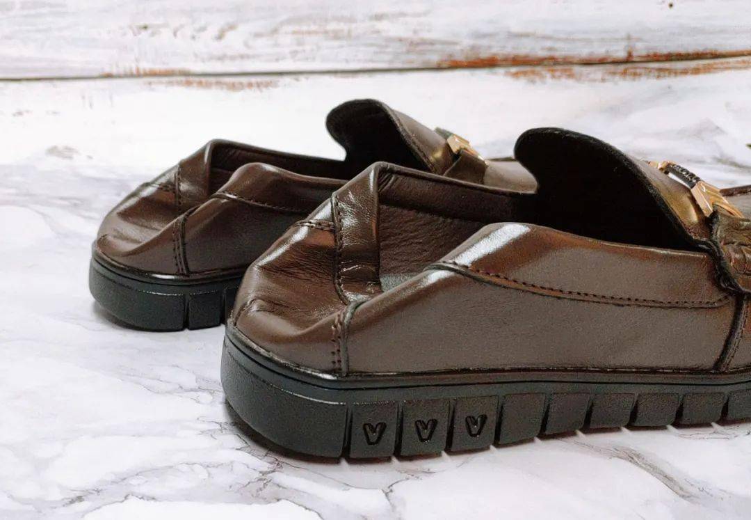 亚洲人|专为亚洲人脚型设计，柔软轻便、不磨脚，一年四季都能穿，百搭潮款穿出你的风格！