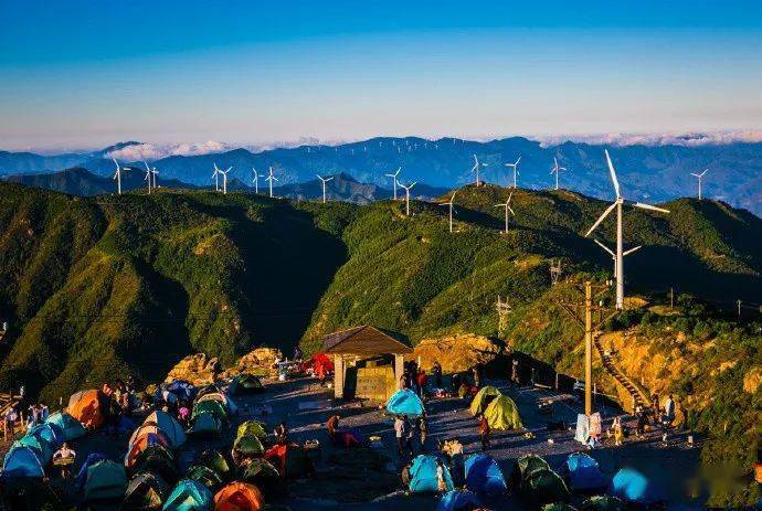 括苍山,可以说是临海最负盛名的旅游名山山顶有一座云顶山庄红遍省内