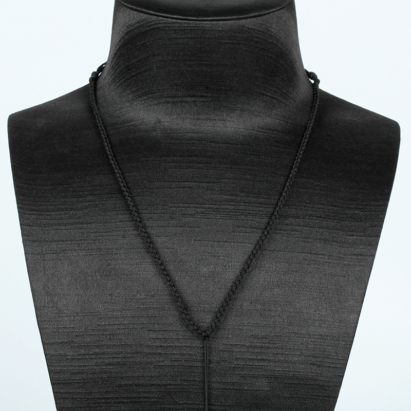 颜色|为什么翡翠都喜欢用深色的挂绳？