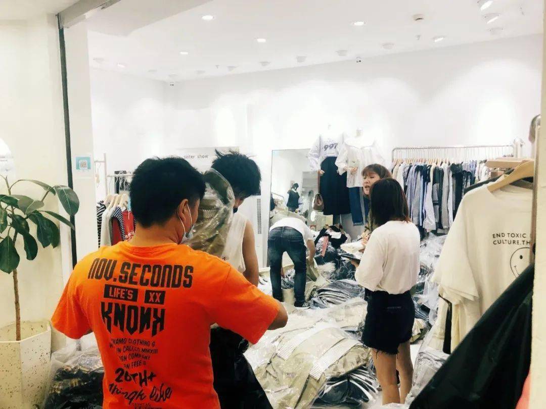 濮院|朱朱：从临租店面到长租店面，我的服装转型之路（2）