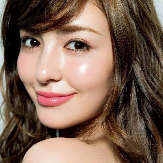 肌肤|水光妆升级版来了,又美又立体的海豚玻璃肌你听过吗?