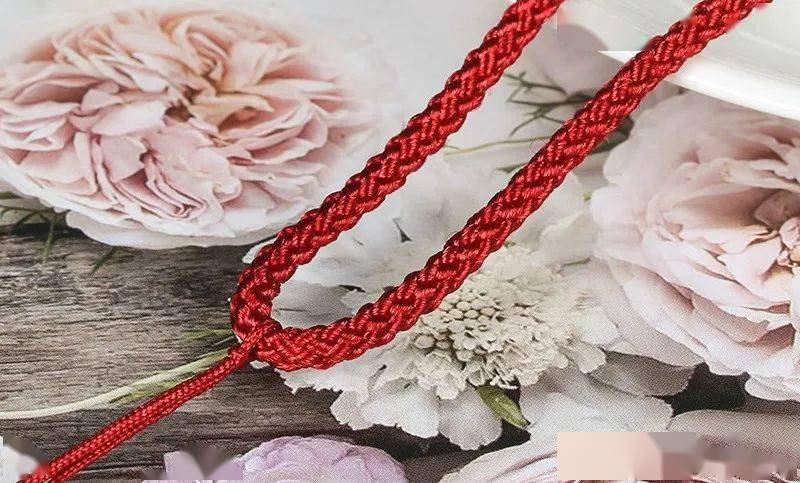 颜色|为什么翡翠都喜欢用深色的挂绳？