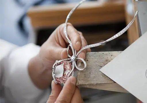 摩根|杨杨：都是3个孩子的妈了，还这么少女？凯特王妃的冻龄秘密是…