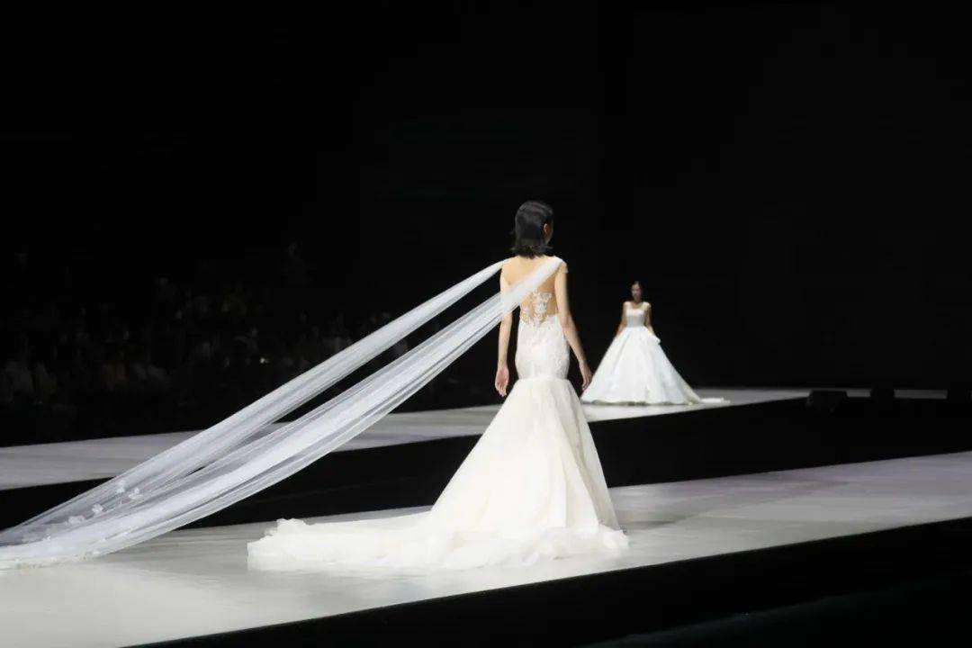 大连|久等了！婚纱大秀登场！