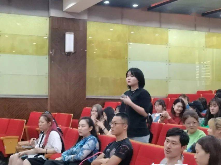 表演专业的播音生 586eecb60bcc4866aff1284588bbac0a.jpeg