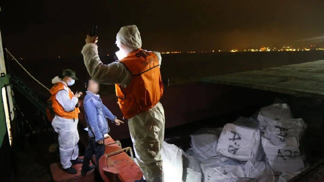 海上|上海查获一起海上涉嫌走私香烟案，案值近1亿