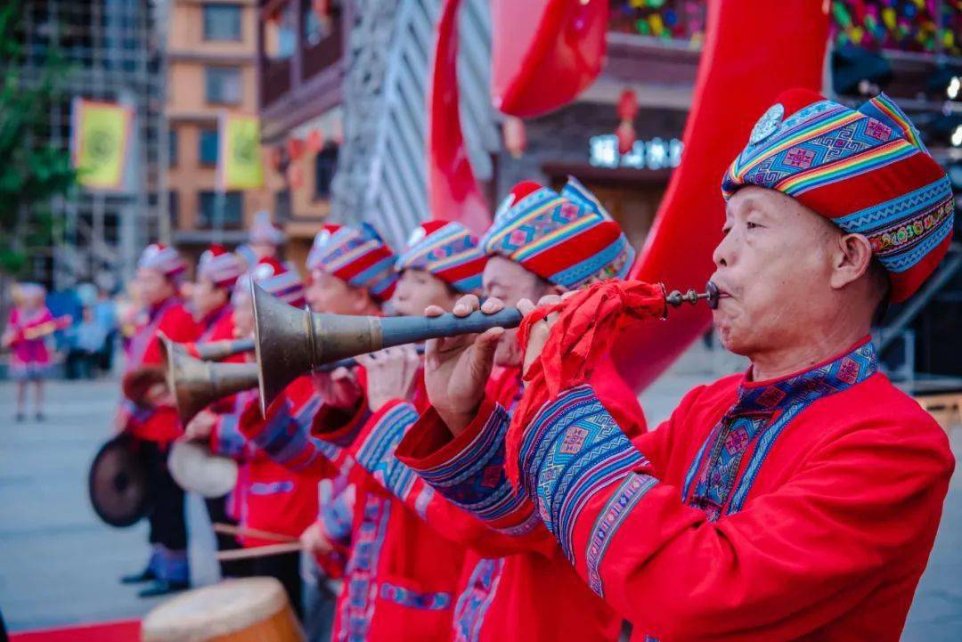 湖南省十大特色文旅小镇—— 中国爱情小镇 水口镇举行 江华首届瑶族