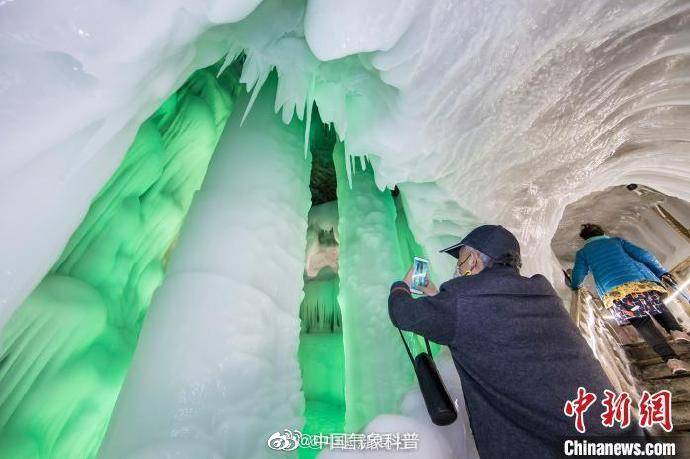 山西300万年冰洞似水晶宫殿 与千年活火山比邻而居