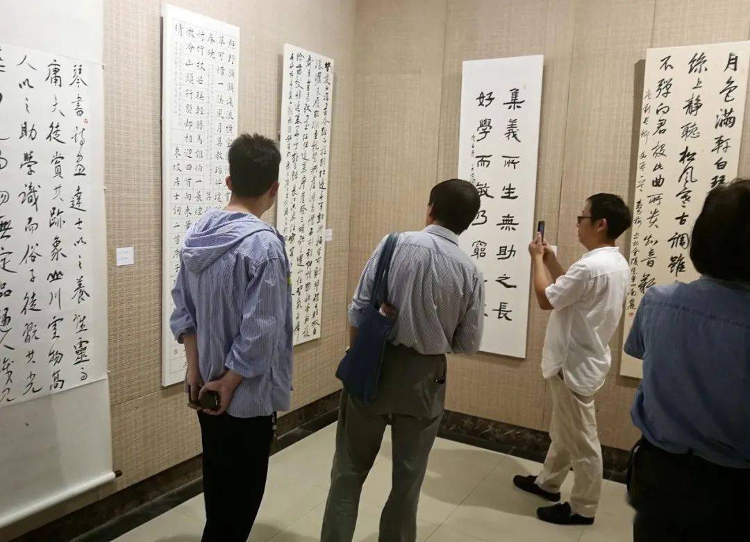 我市举办镇江书画院揭牌仪式暨当代书画名家邀请展