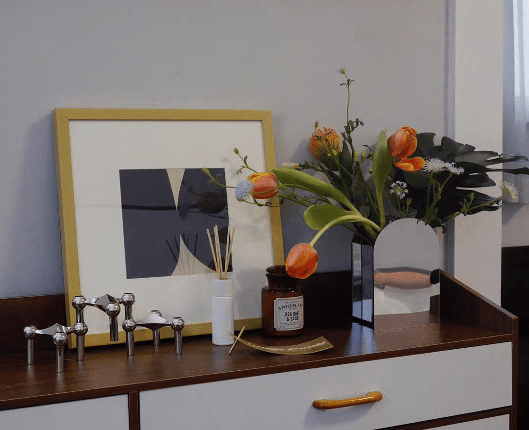 照片|显穷大白墙+网红装饰画=悲剧！