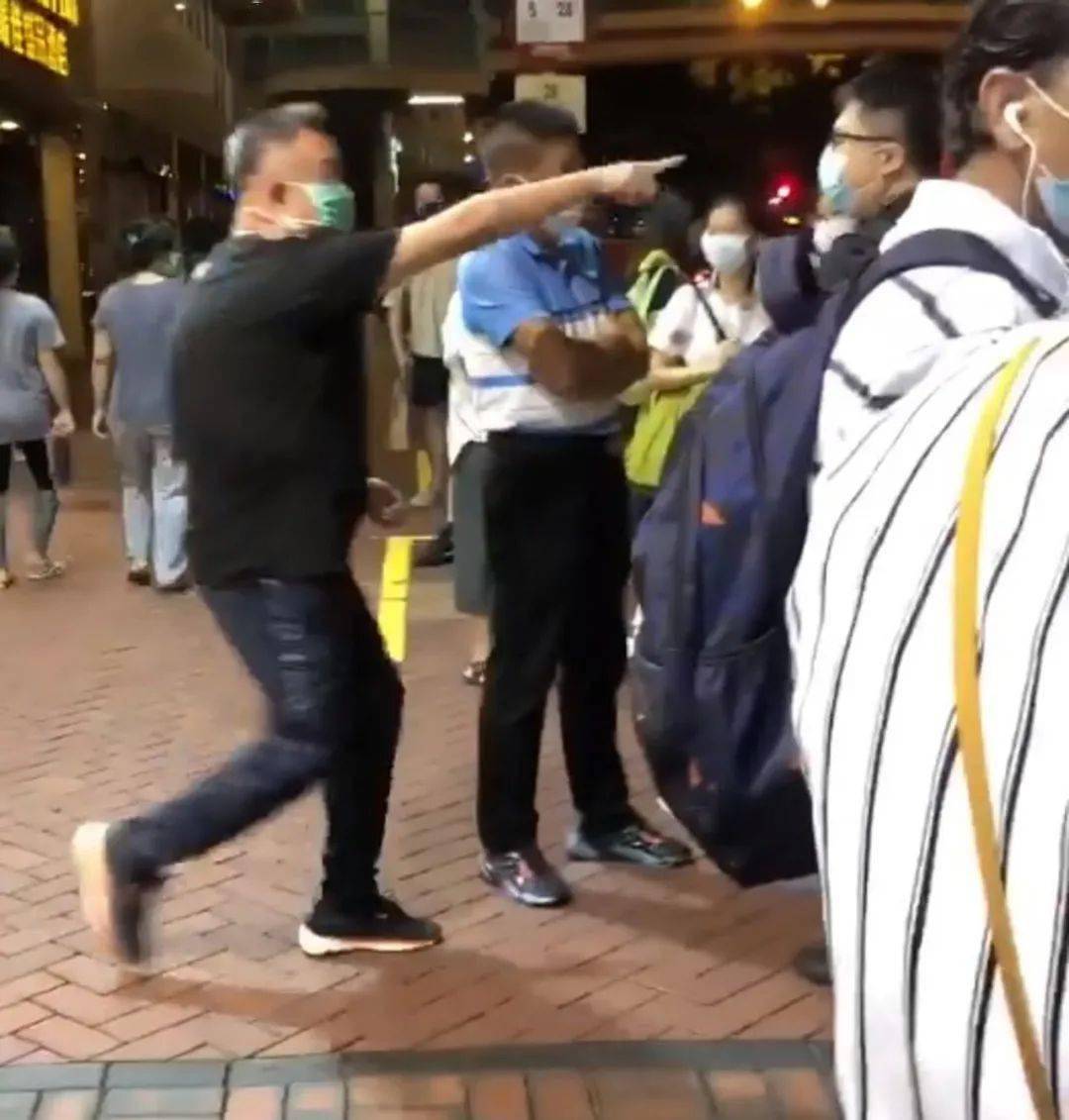 拉人口罩被打_戴口罩的人简笔画(3)