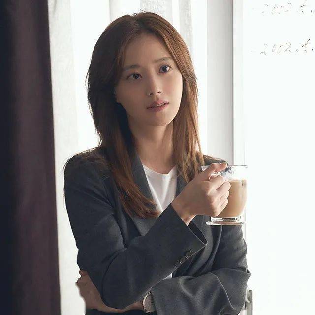 水润|《恶之花》李准基变身韩版“张东升”，女主发光美貌全靠“妆”？