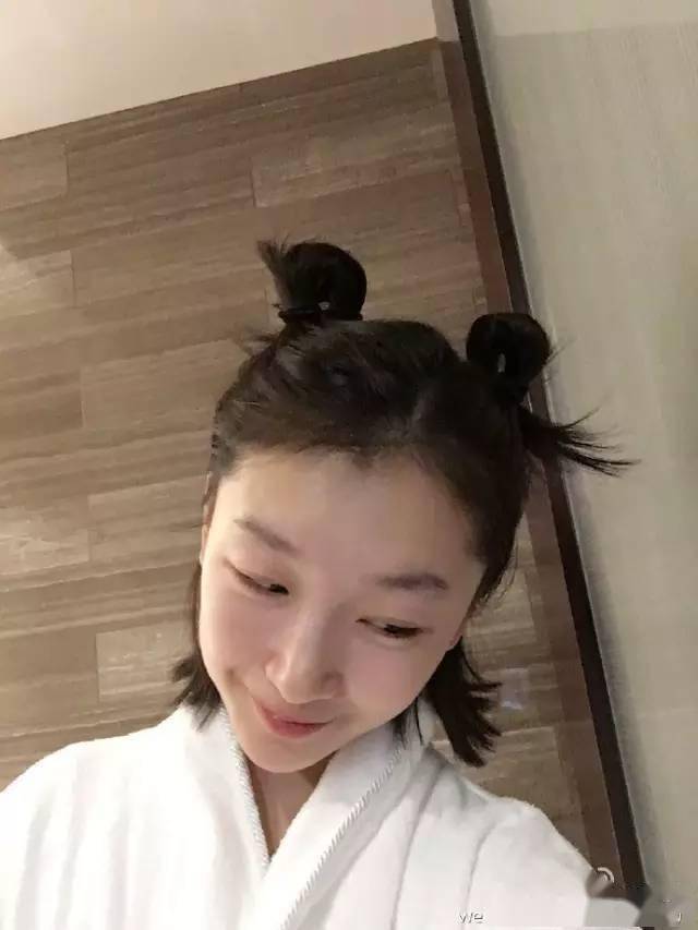 发型|头发长别老披着！这10种发型让你又美又有女人味！