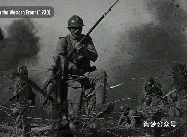 就像一个抓着栅栏的士兵在爆炸中被分尸,他的手仍然紧握着栅栏.