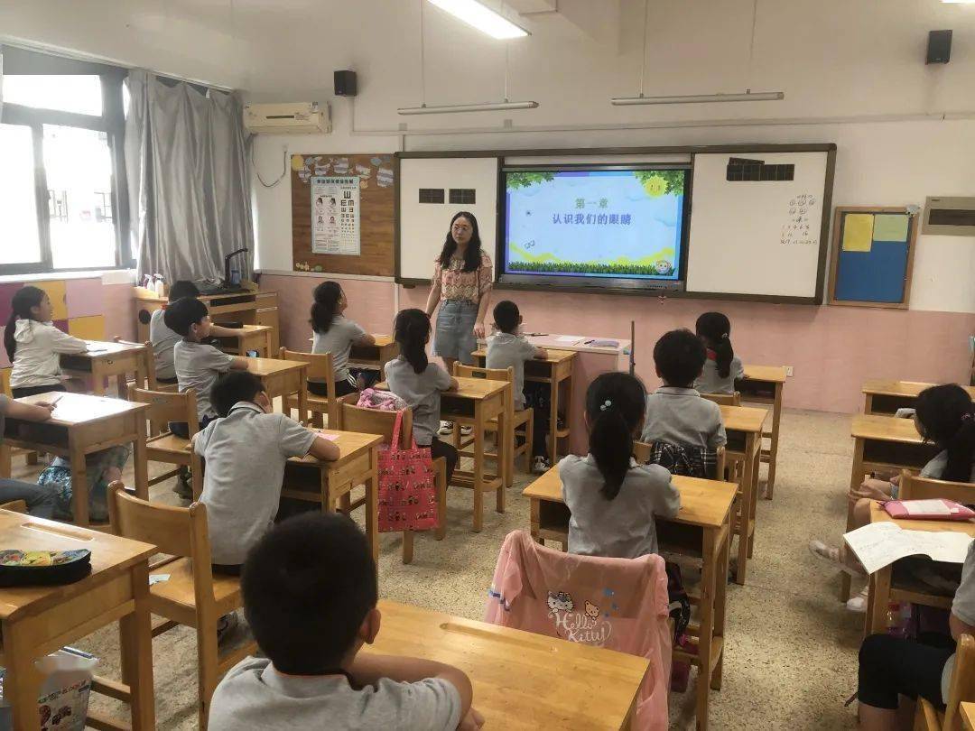 石抱树下多管齐下预防近视金陵小学防近周工作总结