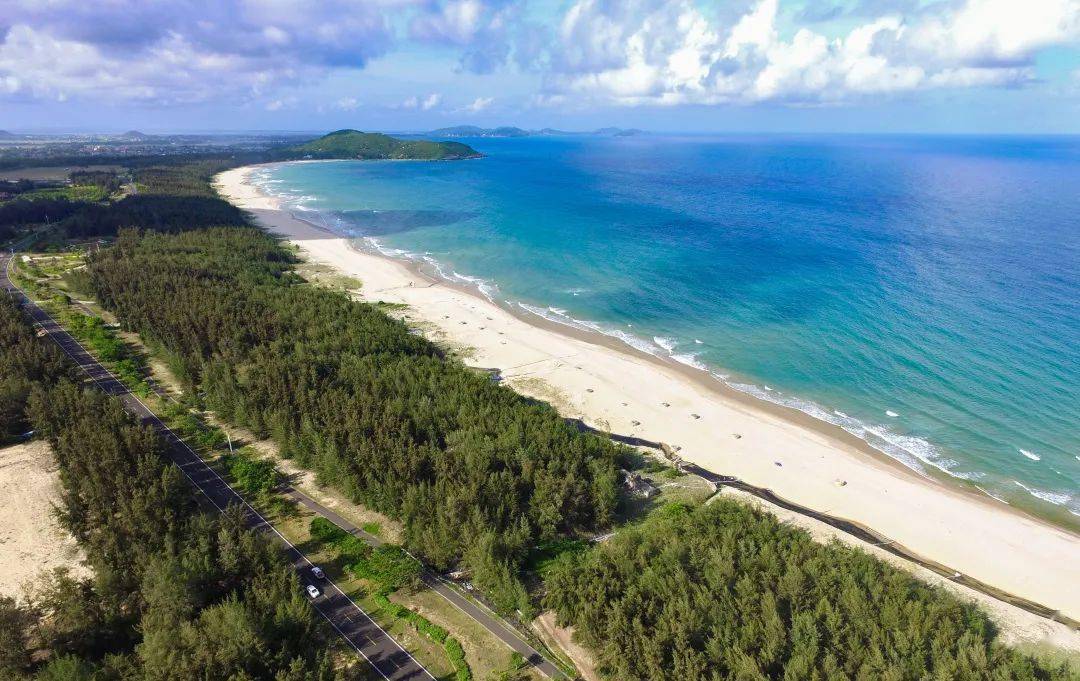 全程贯穿万宁等12市县及洋浦海南环岛旅游公路获准建设万宁示范段抢先