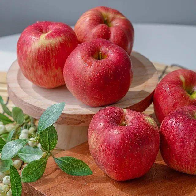 水润|《恶之花》李准基变身韩版“张东升”，女主发光美貌全靠“妆”？