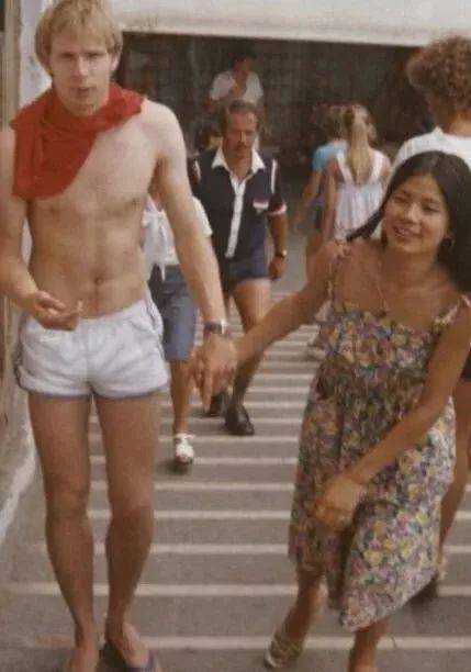 俏黄蓉|“最俏黄蓉”翁美玲为何会自杀？