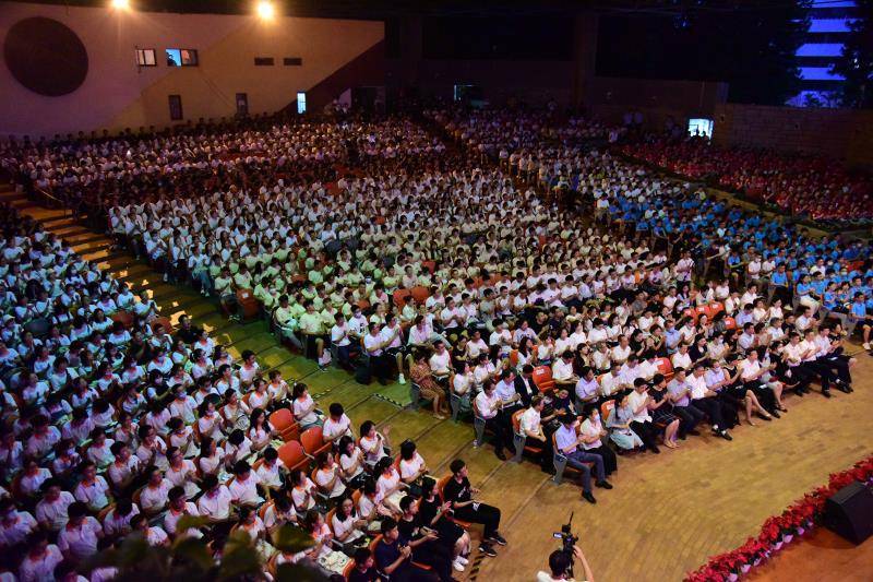 新生|1.1万深圳大学萌新开学，校长：永葆“四心”，且歌且行