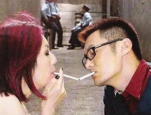 专撩极品男人!用它点烟帅爆了