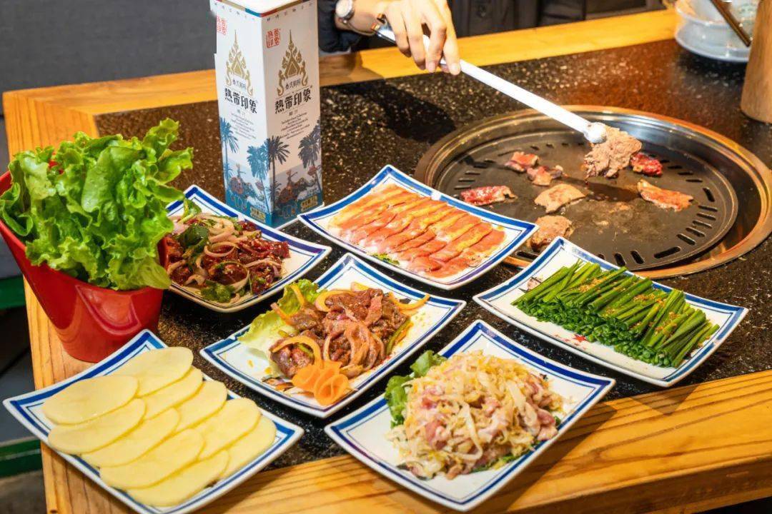 烤肉|口口爆汁，凌晨两点还全是人！这个城中村惊现“烤肉之都”！连续一个月3.3折