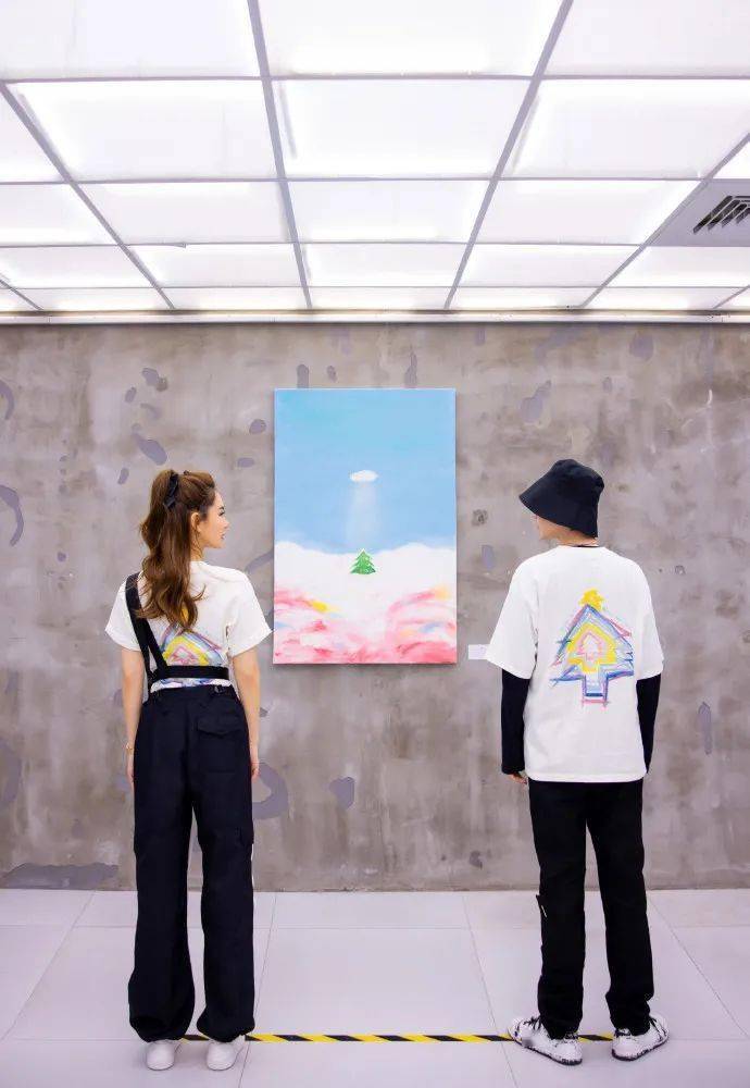 直播|次元璧破了！戚薇罗永浩同框带货力MAX