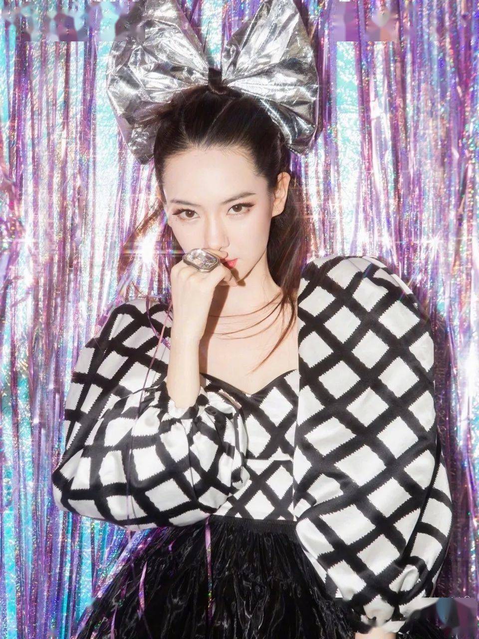 直播|次元璧破了！戚薇罗永浩同框带货力MAX