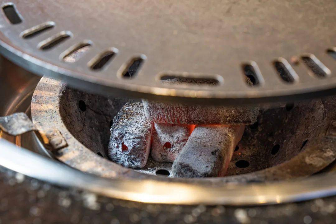 烤肉|口口爆汁，凌晨两点还全是人！这个城中村惊现“烤肉之都”！连续一个月3.3折